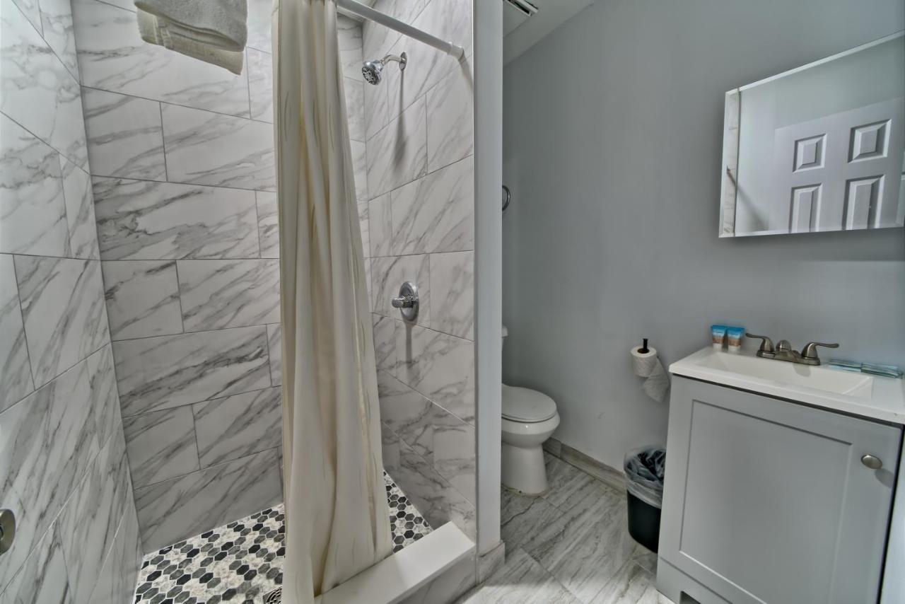 Aqua View Motel Lower Grand Lagoon Екстер'єр фото