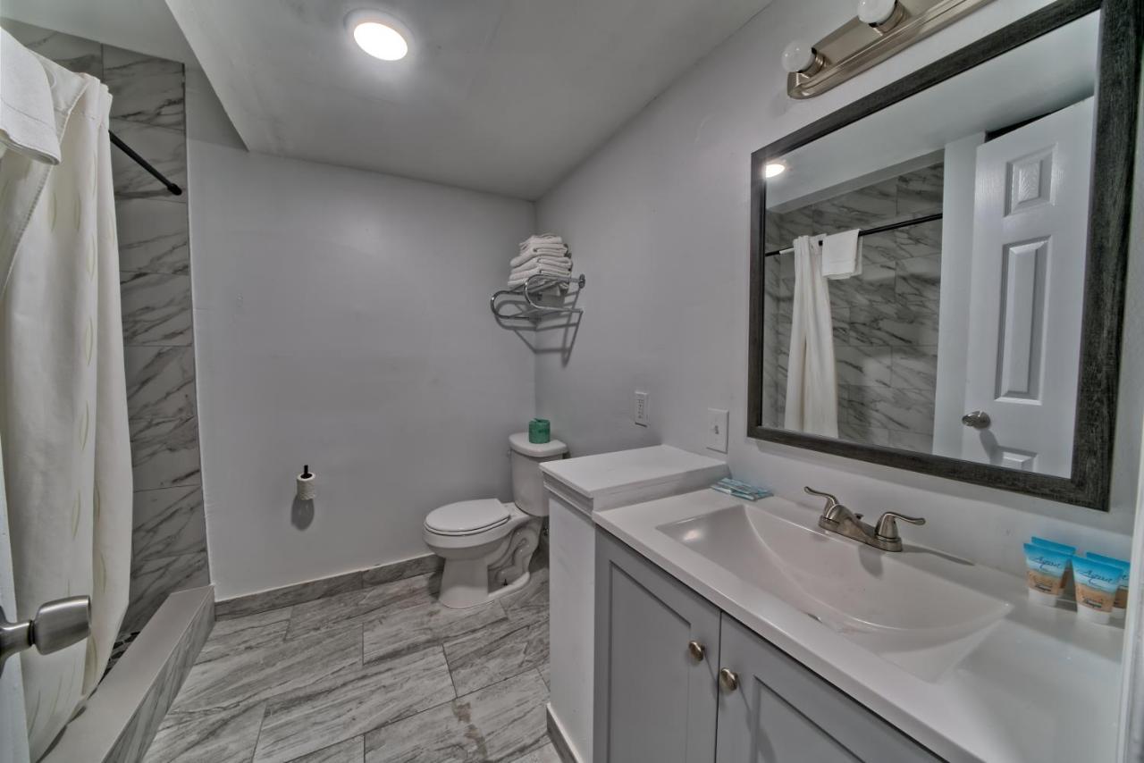 Aqua View Motel Lower Grand Lagoon Екстер'єр фото