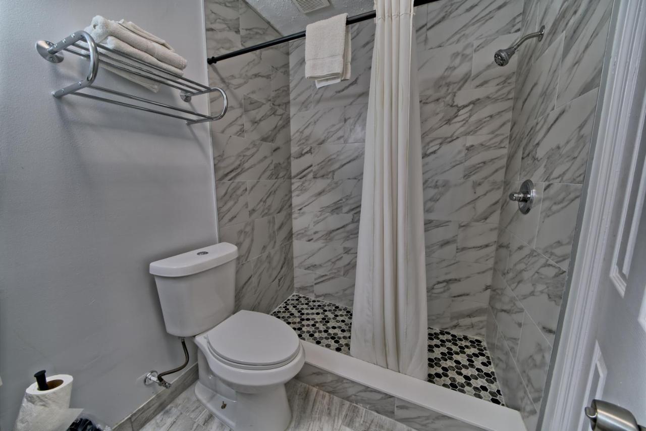 Aqua View Motel Lower Grand Lagoon Екстер'єр фото