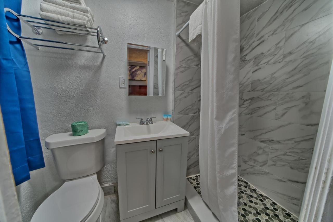 Aqua View Motel Lower Grand Lagoon Екстер'єр фото